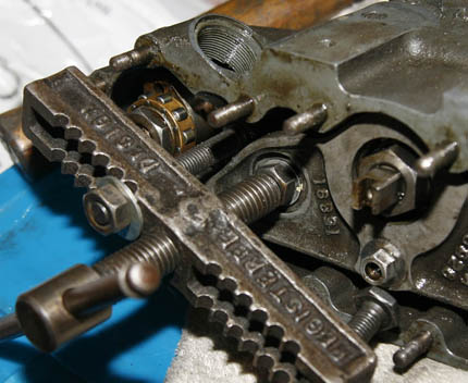 Removing outrigger plate with puller